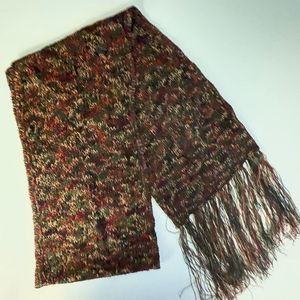 Multicolored scarf with fringes